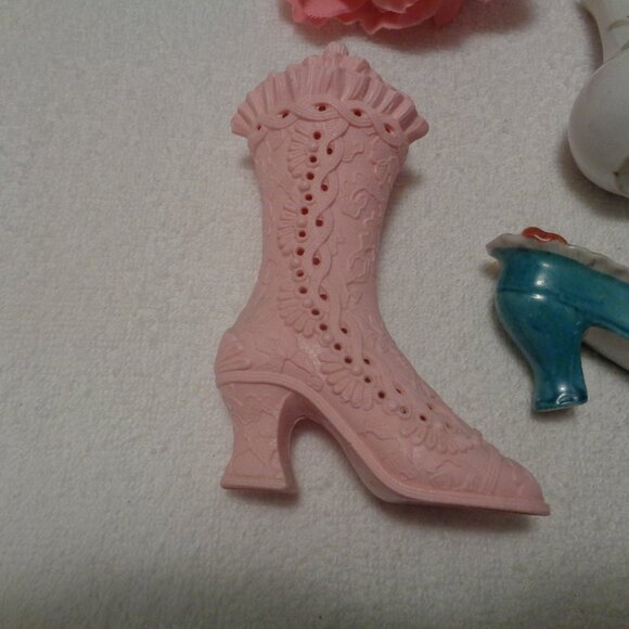 VINTAGE OLD PINK SHOE TINY BLUE SHOE TINY ETCHED GLASS SM GRAPES VASE LOT OF 4 - Picture 4 of 9